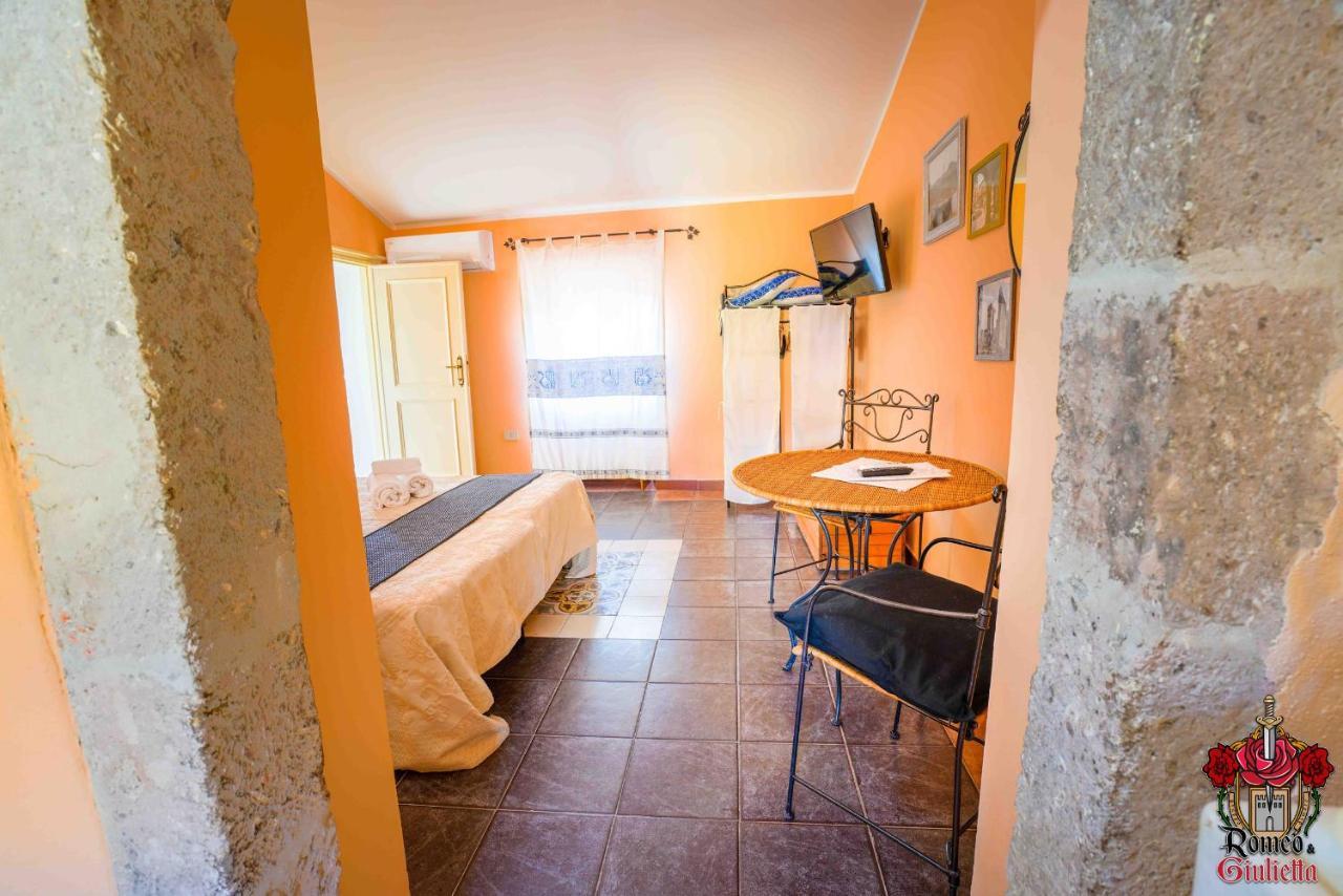 Romeo&Giulietta rooms Bosa Esterno foto